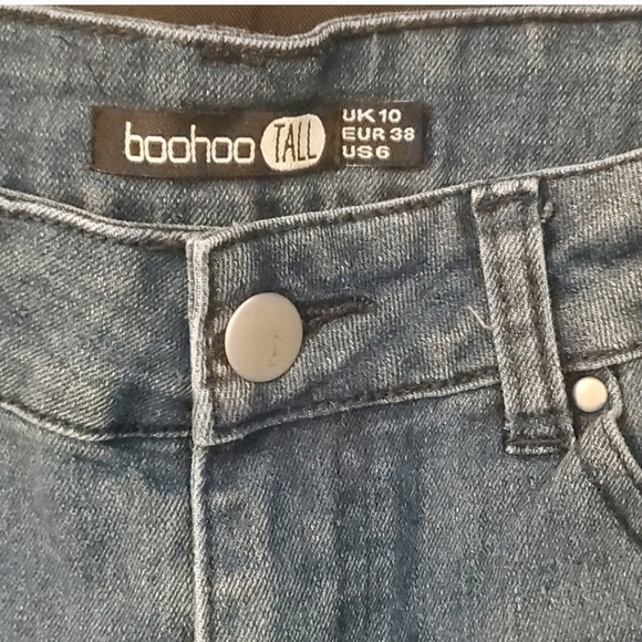 NWOT Boohoo tall (5'7") skinny distressed light wash jeans - Picture 7 of 7